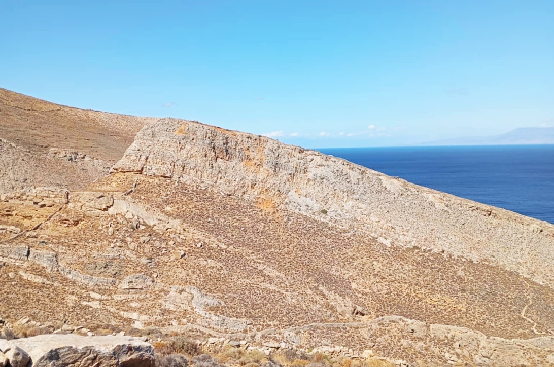 Halandriani and Kastri archaeological hike in Syros
